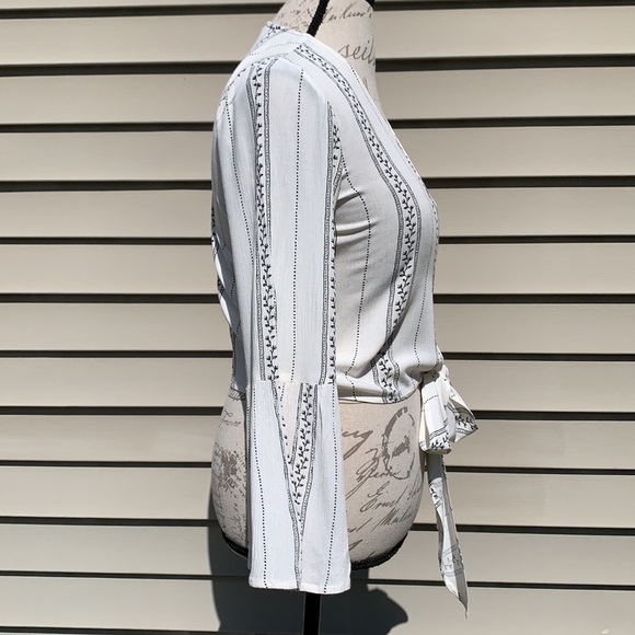 Amercan EAGLE OUTFITTERS Tie Front Top - Picture 10 of 14